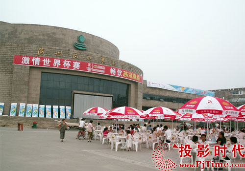 點擊放大，大銀幕助陣