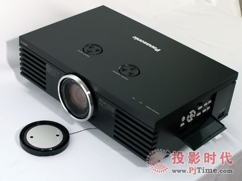 松下PT-AE3000C投影機第二層面板細節