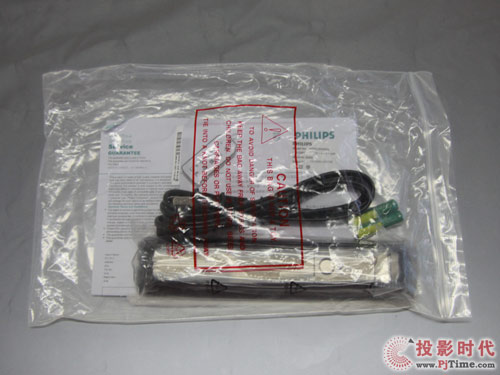 飛利浦47PFL9509液晶電視：齊全的附件裝備
