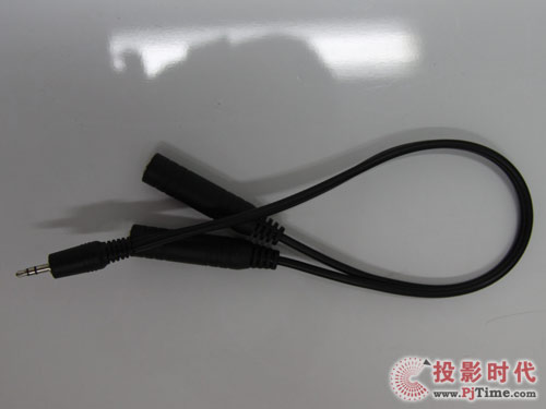 TCL L46P10FBE藍光互聯網電視：豐富的附件配備