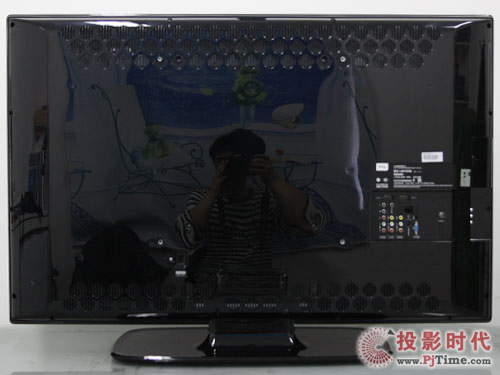 L46P10FBE藍光互聯網電視:“雙色無痕注塑”生產工藝