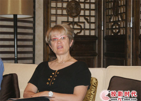 SMART Technologies˾ʼüCo-CEO Nancy KnowltonŮʿ