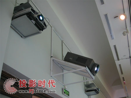 首屆中國動漫藝術(shù)展 投影技術(shù)大放異彩