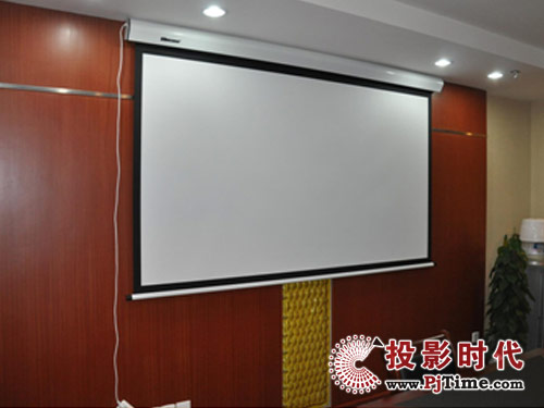 品視銀幕百寸豪華電動幕進駐臺海國際