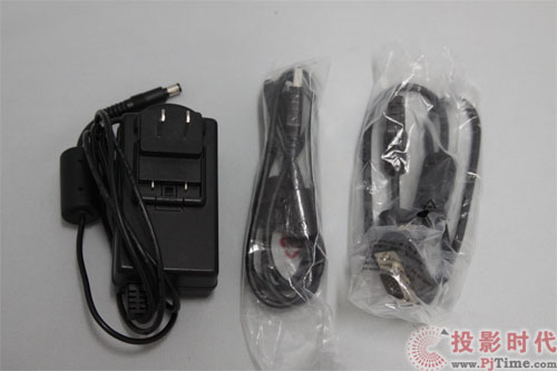 統領口袋 奧圖碼PK301微型投影機評測_接口與附件