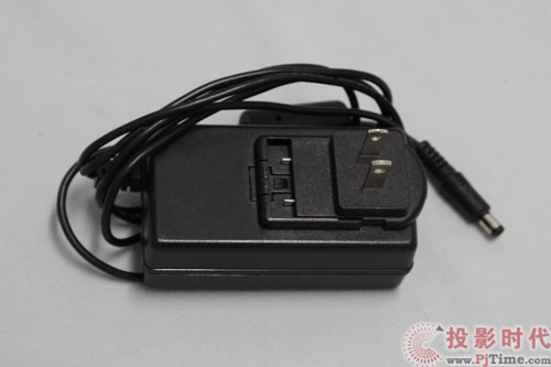 統領口袋 奧圖碼PK301微型投影機評測_接口與附件