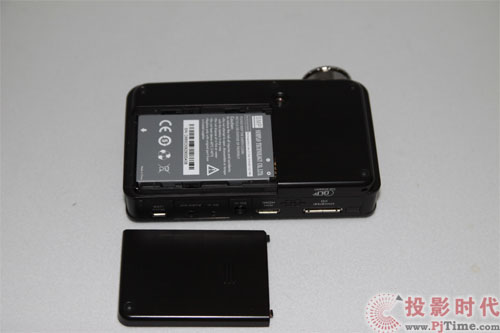 統領口袋 奧圖碼PK301微型投影機評測_接口與附件