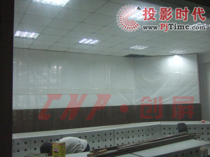 創(chuàng)屏正投金屬硬幕-三折幕助上海電力學院科研室