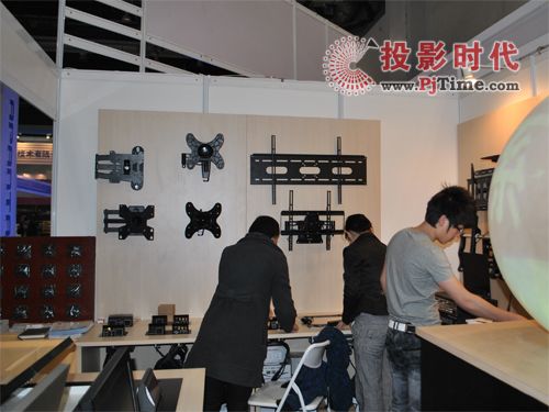 北京志飛騰達攜投影機吊架亮相InfoComm展