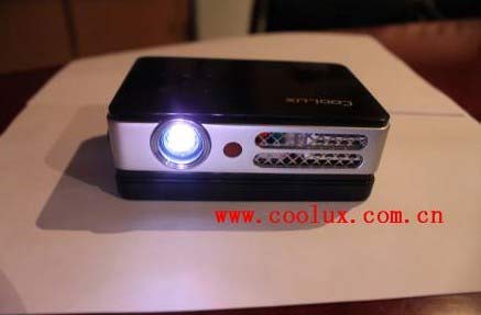 酷樂視家族添新成員----微型投影機COOLUX Q2