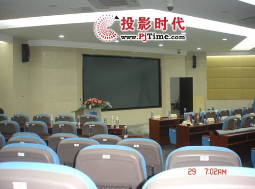 法高背投硬幕應用于湖南大學