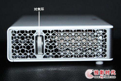 LG微型投影機PB60G側面