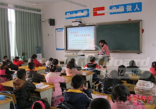 億博電子白板推動(dòng)博雅學(xué)校實(shí)施教學(xué)現(xiàn)代化