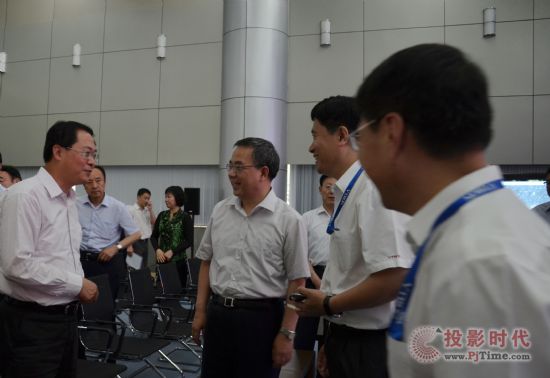 省委書記胡春華等陪同新疆生產建設兵團黨政代表團考察威創