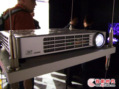 麗訊QUMI Q7