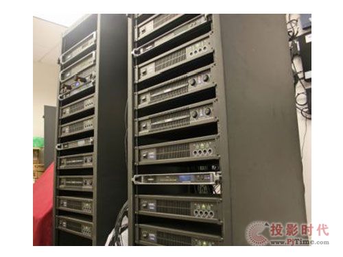 Q-Sys™ Core 500i 提升“黑暗時光”鬼屋的恐怖體驗