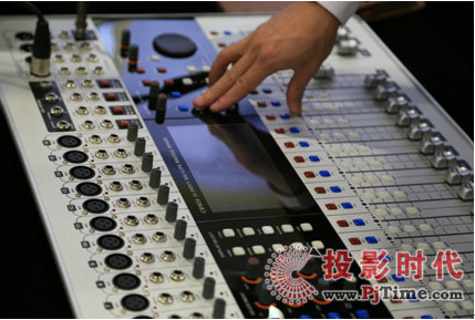 C-MARK數(shù)字調(diào)音臺(tái)具有優(yōu)秀的人機(jī)交互體驗(yàn)