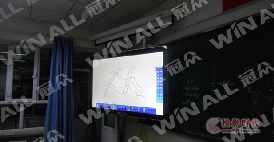 冠眾教育智能終端入駐新疆烏魯木齊某中學(xué)