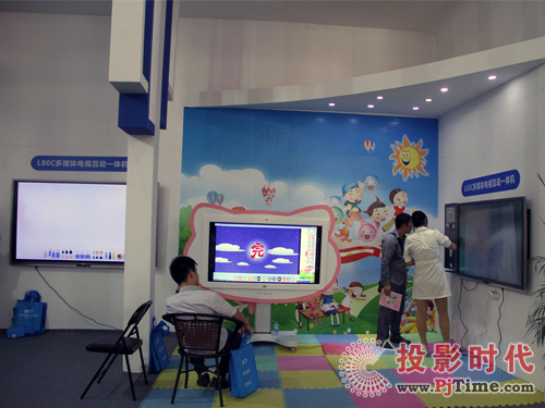 98寸4K互動一體機點亮SCT展位