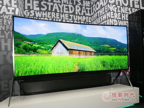 三星105寸曲面SUHD TV 