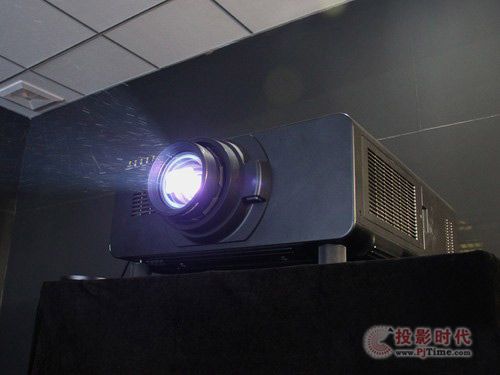 投影產業現狀：增長并痛苦著