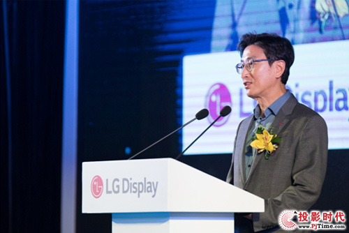 LG Display TV事業部副社長黃龍起致歡迎辭