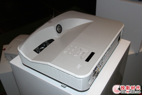 開啟教育新視界 奧圖碼超寬屏激光互動一體機Z328UST