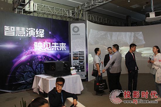 柏萊特展廳位于會議室311B。