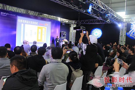 贏康楊英俊受邀在上海燈光音響展發(fā)表演講