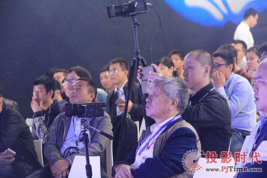 贏康楊英俊受邀在上海燈光音響展發(fā)表演講