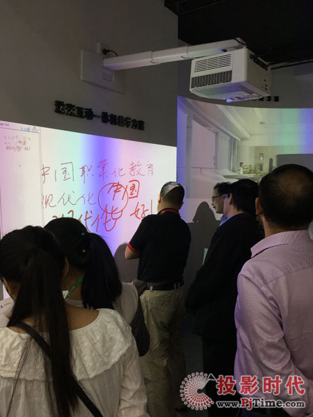 DET商教激光投影機亮相第71屆中國教育裝備展示會