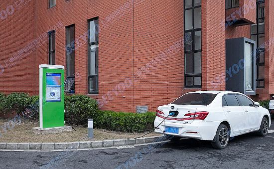 信頤推出戶外智能充電樁 助力新能源產業