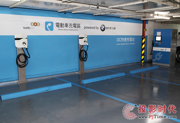臺(tái)北101大樓安裝一臺(tái)臺(tái)達(dá)50kW直流快速充電機(jī)與五臺(tái)交流充電器