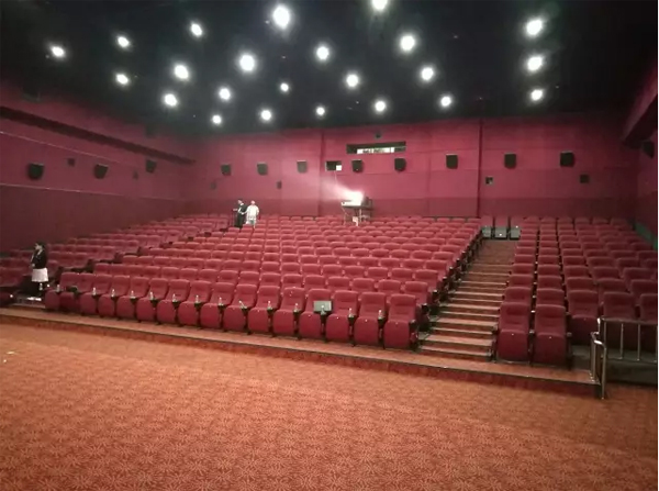 花30000的錢獲得300000的效果，這才是巨幕影廳正確的打開方式