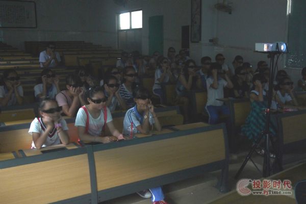 傳統教學到身臨其境 博浦VR走進深圳市新園學校