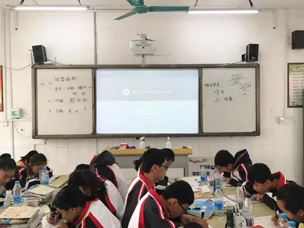 走進“世界瑤都”來賓，卡西歐助力中小學信息化建設