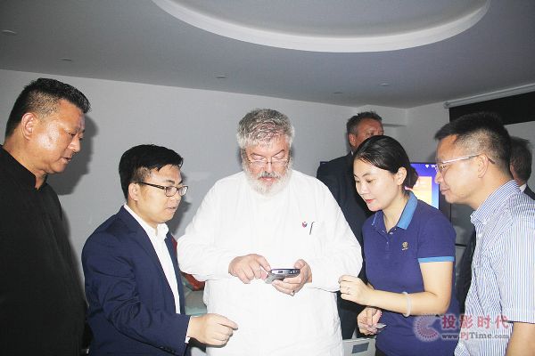 匈牙利總理總顧問蒞臨眾贏時代  VVETIME投影手機奏響國際化新篇章