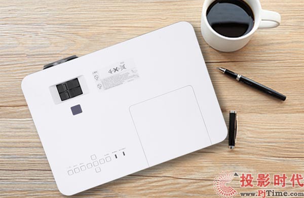 給您的商教多點色彩：索尼VPL-DX270投影機