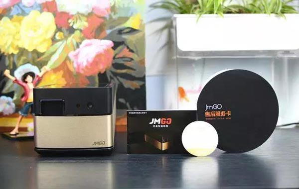智能投影新旗艦，堅(jiān)果絢影V8高清真亮體驗(yàn)