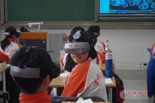 威爾互動(dòng)攜VR設(shè)備走進(jìn)課堂！