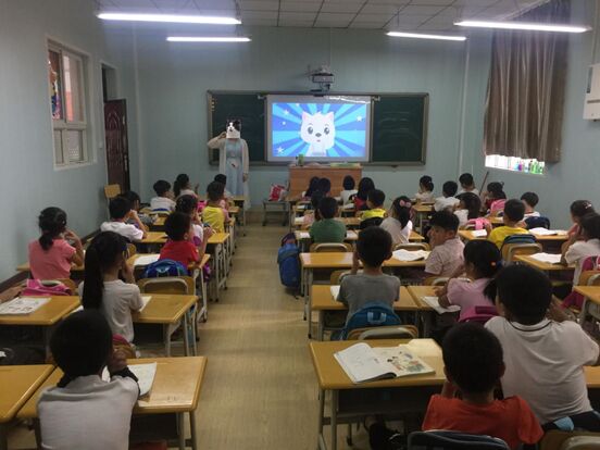 庫帕互動投影一體機：做“黑板+粉筆”時代的終結者