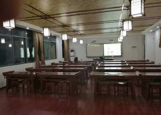 投影教學：從單一設備到專用教室的變革