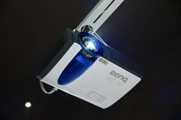 很藍很亮的我面世啦！明基BenQ激光商務投影機正式發售