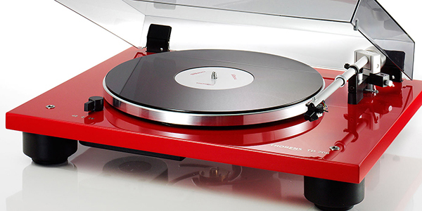 方型底座，三點支撐：Thorens TD 206黑膠唱盤