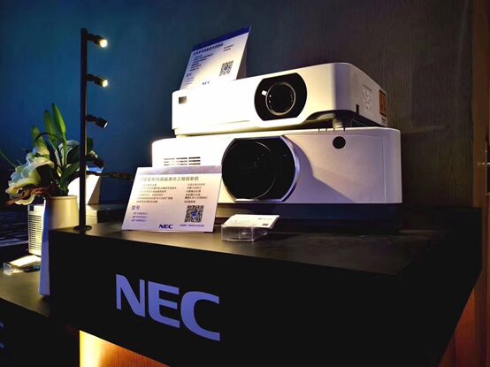 NEC“空•靈”投影機現場實測：帶來超靜音舒適體驗