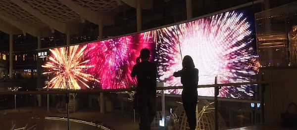 達科打造北京頤堤港大型透明LED顯示屏