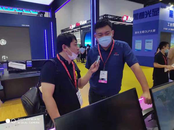 照彰實業市場執行總監樂黃超先生接受投影時代網獨家專訪