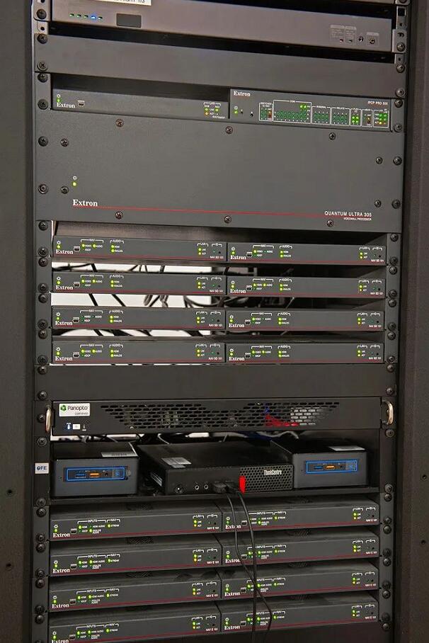 Extron NAV Pro AVoIP 解決方案拓展了 UNC 醫學院的外科醫學研討！