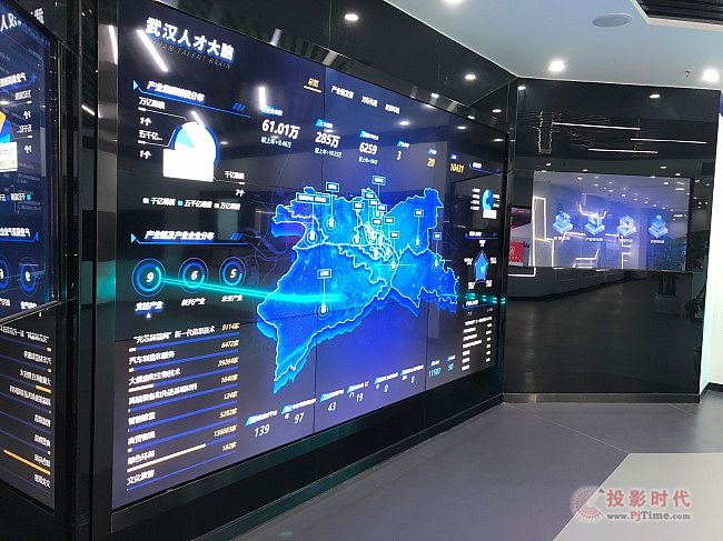 武漢大數(shù)據(jù)中心配備了沃頓液晶拼接屏，用于BI數(shù)據(jù)化展示