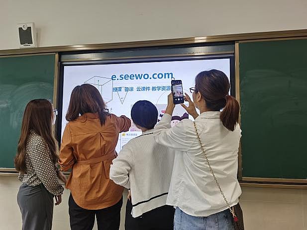 輕AI課堂開課 | 希沃助力宜賓市敘州一小智慧教育培訓順利開展